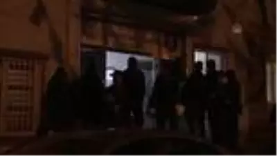 HDP il ve ilçe binasında arama - 4 partili gözaltına alındı HDP il ve ilçe binasında arama - 4 partili gözaltına alındı