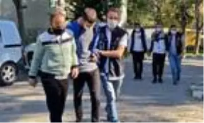 Son dakika haberi... İç çamaşırında uyuşturucu ile yakalanan şüpheli ve 3 arkadaşı gözaltında Son dakika haberi... İç çamaşırında uyuşturucu ile yakalanan şüpheli ve 3 arkadaşı gözaltında