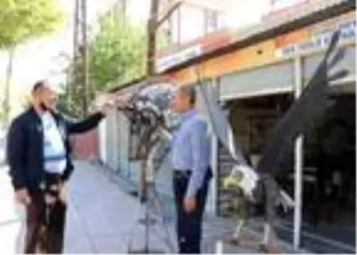 İranlı heykeltıraş, hurda metallerden heykeller yapıyor İranlı heykeltıraş, hurda metallerden heykeller yapıyor