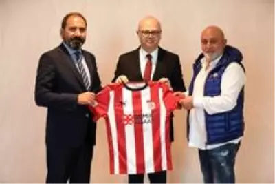 Sivasspor'un yöneticileri, Villarreal Yönetimi bir araya geldi Sivasspor'un yöneticileri, Villarreal Yönetimi bir araya geldi
