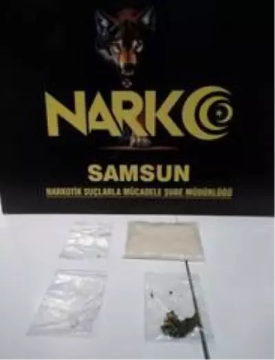 Uyuşturucuyla yakalanan 4 kişi adliyeye sevk edildi Uyuşturucuyla yakalanan 4 kişi adliyeye sevk edildi