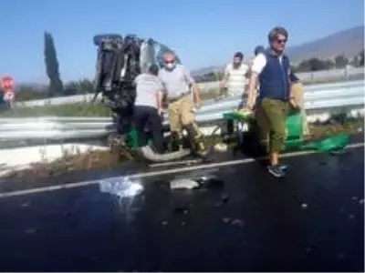 İzmir'de feci kaza: 1 ölü, 4 yaralı İzmir'de feci kaza: 1 ölü, 4 yaralı