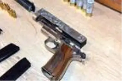 Kaçak silah imalathanesine operasyon: 4 gözaltı Kaçak silah imalathanesine operasyon: 4 gözaltı