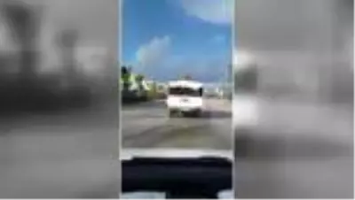 Son dakika haberi! Antalya'da kamyonetteki tehlikeli yolculuk cep telefonu kamerasında Son dakika haberi! Antalya'da kamyonetteki tehlikeli yolculuk cep telefonu kamerasında