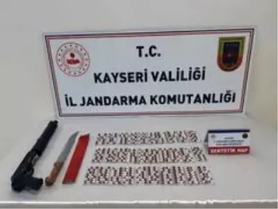 Son dakika: Kayseri'de 400 adet uyuşturucu hap ele geçirildi Son dakika: Kayseri'de 400 adet uyuşturucu hap ele geçirildi