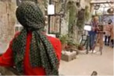 Kendi yaptığı, 150 yıllık teknikle çalışan makinesiyle hatıra fotoğrafları çekiyor Kendi yaptığı, 150 yıllık teknikle çalışan makinesiyle hatıra fotoğrafları çekiyor