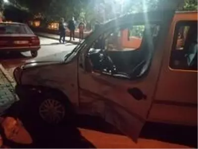 Kocaeli'de hafif ticari araç ile cip çarpıştı: 3 yaralı Kocaeli'de hafif ticari araç ile cip çarpıştı: 3 yaralı