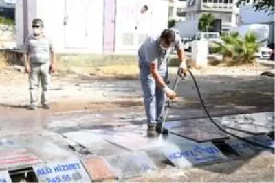 Konyaaltı'nda çöp konteynerleri dezenfekte edildi Konyaaltı'nda çöp konteynerleri dezenfekte edildi