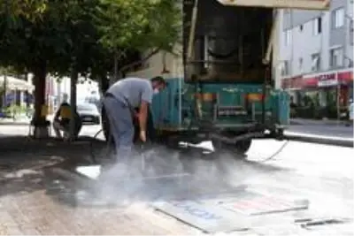 Konyaaltı'nda çöp konteynerleri dezenfekte edildi Konyaaltı'nda çöp konteynerleri dezenfekte edildi