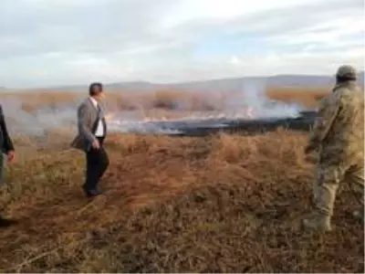 Kuş cenneti Cil Gölü'nde 10 dekarlık alan küle döndü Kuş cenneti Cil Gölü'nde 10 dekarlık alan küle döndü