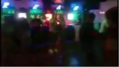 Kuşadası'ndaki izinsiz dans gecesinde 4 kişi korona virüse yakalandı Kuşadası'ndaki izinsiz dans gecesinde 4 kişi korona virüse yakalandı
