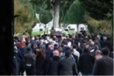 Markar Esayan son yolculuğuna uğurlandı Markar Esayan son yolculuğuna uğurlandı