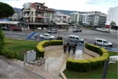 Son dakika haberi: Marmaris'ten çaldıkları kolilerce sigara ile kaçtılar, İzmir'de yakalandılar...Hırsızlık anları kamerada Son dakika haberi: Marmaris'ten çaldıkları kolilerce sigara ile kaçtılar, İzmir'de yakalandılar...Hırsızlık anları kamerada