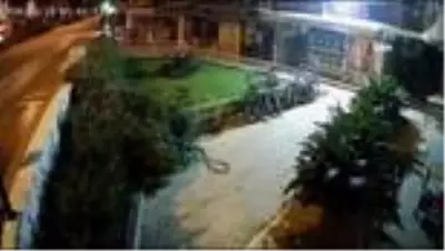 Son dakika haberi: Marmaris'ten çaldıkları kolilerce sigara ile kaçtılar, İzmir'de yakalandılar...Hırsızlık anları kamerada Son dakika haberi: Marmaris'ten çaldıkları kolilerce sigara ile kaçtılar, İzmir'de yakalandılar...Hırsızlık anları kamerada