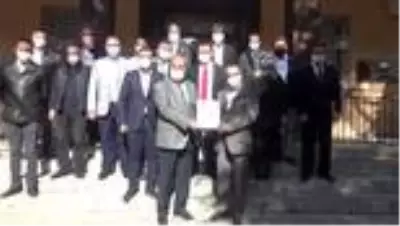 MHP İl Başkanı Kocacan mazbatasını aldı MHP İl Başkanı Kocacan mazbatasını aldı