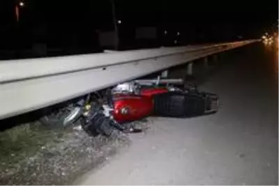 Motosikletten savrulan sürücü ağır yaralandı Motosikletten savrulan sürücü ağır yaralandı