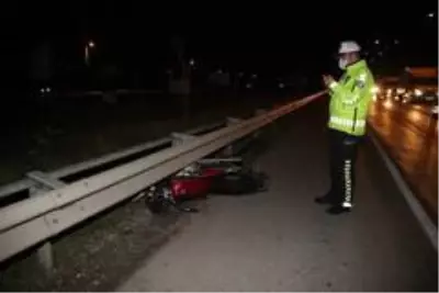 Motosikletten savrulan sürücü ağır yaralandı Motosikletten savrulan sürücü ağır yaralandı