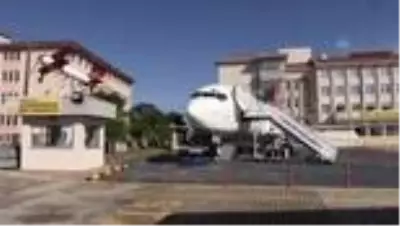 Öğrenciler okul bahçesindeki uçağa eklenen simülatörle uçuş eğitimi alacak Öğrenciler okul bahçesindeki uçağa eklenen simülatörle uçuş eğitimi alacak