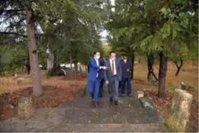 Osman Gazi'nin silah arkadaşı Köse Mihal'in türbesinde çevre düzenlemesi Osman Gazi'nin silah arkadaşı Köse Mihal'in türbesinde çevre düzenlemesi