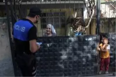 Son dakika... Polisten, maske, mesafe, kadına şiddet ve dolandırıcılık uyarısı Son dakika... Polisten, maske, mesafe, kadına şiddet ve dolandırıcılık uyarısı