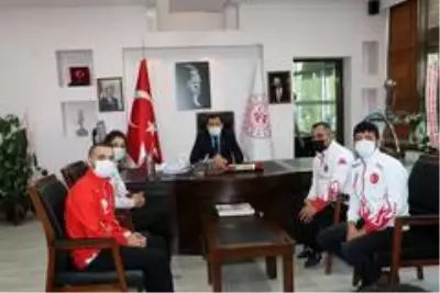 Son dakika spor: Şampiyon Muaythai sporcularından Kabakçı'ya ziyaret Son dakika spor: Şampiyon Muaythai sporcularından Kabakçı'ya ziyaret