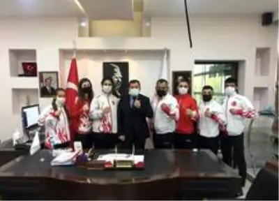 Son dakika spor: Şampiyon Muaythai sporcularından Kabakçı'ya ziyaret Son dakika spor: Şampiyon Muaythai sporcularından Kabakçı'ya ziyaret