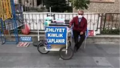 Seyyar kimlik kaplayan esnafın bozuk paralarının içinde bulunduğu kutuyu böyle çaldı Seyyar kimlik kaplayan esnafın bozuk paralarının içinde bulunduğu kutuyu böyle çaldı
