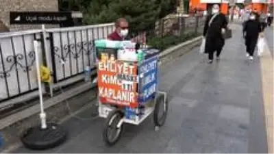 Seyyar kimlik kaplayan esnafın bozuk paralarının içinde bulunduğu kutuyu böyle çaldı Seyyar kimlik kaplayan esnafın bozuk paralarının içinde bulunduğu kutuyu böyle çaldı