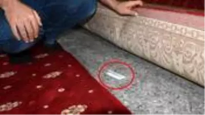 Şarj edilen telefon için camiye bırakılan not müezzini duygulandırdı Şarj edilen telefon için camiye bırakılan not müezzini duygulandırdı