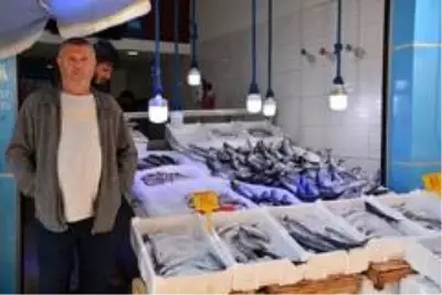 Sinop'ta 3 günlük kötü hava balık fiyatlarını 3'e katladı Sinop'ta 3 günlük kötü hava balık fiyatlarını 3'e katladı