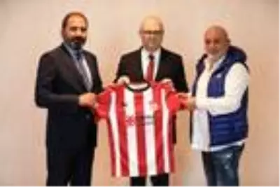 Sivasspor'un yöneticileri, Villarreal Yönetimi bir araya geldi Sivasspor'un yöneticileri, Villarreal Yönetimi bir araya geldi