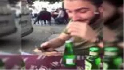 Soda şişesinin kapağını açmak istedi, telefonunu parçaladı Soda şişesinin kapağını açmak istedi, telefonunu parçaladı