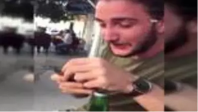 Soda şişesinin kapağını açmak istedi, telefonunu parçaladı Soda şişesinin kapağını açmak istedi, telefonunu parçaladı