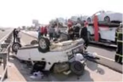 Son dakika haberleri! TIR'a çarpan otomobil takla attı; aynı aileden 2'si çocuk 4 kişi yaralı Son dakika haberleri! TIR'a çarpan otomobil takla attı; aynı aileden 2'si çocuk 4 kişi yaralı