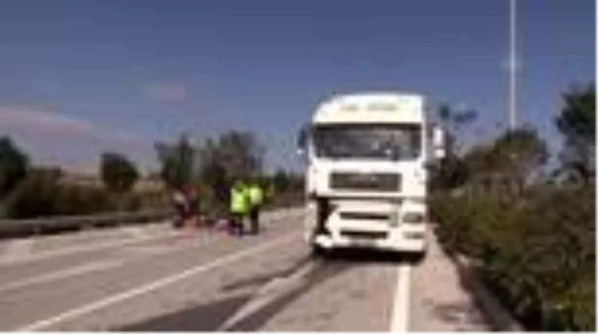 Tırın çarptığı üniversite öğrencisi öldü