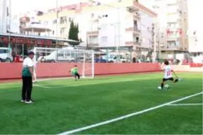 Toroslar'da Cumhuriyet Kupası Minikler Futbol Turnuvası heyecanı Toroslar'da Cumhuriyet Kupası Minikler Futbol Turnuvası heyecanı