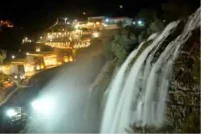 Tortum Şelalesi göz kamaştırıyor Tortum Şelalesi göz kamaştırıyor