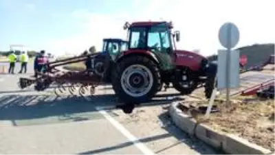 Traktörle çarpışan otomobil takla attı: 1 yaralı Traktörle çarpışan otomobil takla attı: 1 yaralı