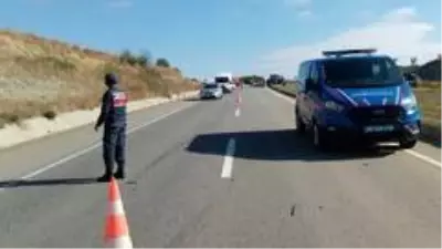 Traktörle çarpışan otomobil takla attı: 1 yaralı Traktörle çarpışan otomobil takla attı: 1 yaralı
