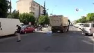 Turistin feci ölümü...Hafriyat kamyonunun altında kalan yabancı uyruklu kadın feci şekilde can verdi Turistin feci ölümü...Hafriyat kamyonunun altında kalan yabancı uyruklu kadın feci şekilde can verdi