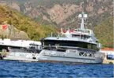 Ultra lüks yat Bold'a Marmaris'te 700 bin TL'lik yakıt ve gıda malzemesi ikmali Ultra lüks yat Bold'a Marmaris'te 700 bin TL'lik yakıt ve gıda malzemesi ikmali