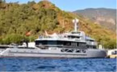 Ultra lüks yat Bold'a Marmaris'te 700 bin TL'lik yakıt ve gıda malzemesi ikmali Ultra lüks yat Bold'a Marmaris'te 700 bin TL'lik yakıt ve gıda malzemesi ikmali
