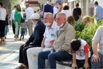 Vakaların arttığı İzmir'de korkutan görüntüler Vakaların arttığı İzmir'de korkutan görüntüler