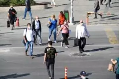 Vakaların arttığı İzmir'de korkutan görüntüler Vakaların arttığı İzmir'de korkutan görüntüler