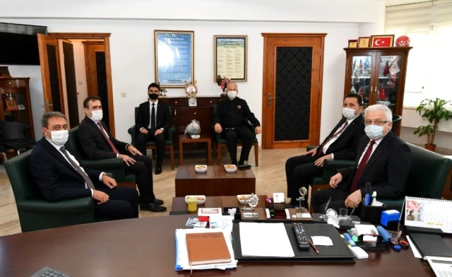 Vali Şıldak Burhaniye ziyaretinde Başkan Deveciler'i ziyaret etti