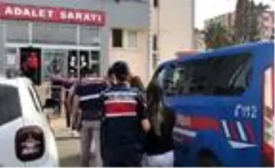 Virüslü linklerle sosyal medya hesaplarını ele geçirip, 400 bin TL'lik vurgun yaptılar Virüslü linklerle sosyal medya hesaplarını ele geçirip, 400 bin TL'lik vurgun yaptılar
