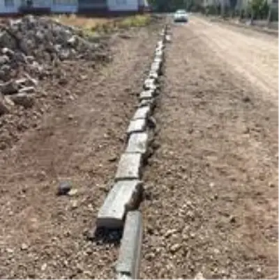 Yeni Mahallede bordür taşlarına zarar verildi Yeni Mahallede bordür taşlarına zarar verildi