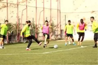 Yeni Malatyaspor'da Adem Büyük ve Chebake şoku Yeni Malatyaspor'da Adem Büyük ve Chebake şoku