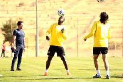 Yeni Malatyaspor'da Adem Büyük ve Chebake şoku Yeni Malatyaspor'da Adem Büyük ve Chebake şoku