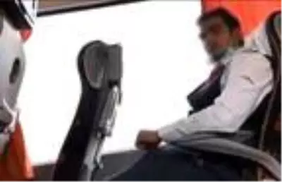 Yolcu otobüsünde 17 yaşındaki genç kızı izleyerek mastürbasyon yapan muavin tutuklandı Yolcu otobüsünde 17 yaşındaki genç kızı izleyerek mastürbasyon yapan muavin tutuklandı
